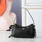Prada shoulder bag / Stylish and elegant-168206