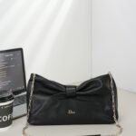 Dior classic handbag with bow detail/Can be worn on the shoulder or carried by hand-168188