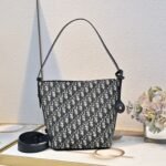 Dior Star bucket bag / can be carried by hand, on the shoulder, or across the body-168138