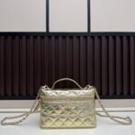 CHANEL handbag with large diamond quilted cowhide design.-168103