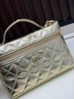 CHANEL handbag with large diamond quilted cowhide design.-168103 - 图片 5