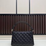 CHANEL classic and versatile handbag-168082